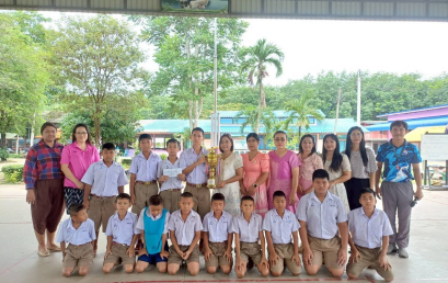 กิจกรรมสร้างขวัญและกำลังใจให้กับคณะครูและนักเรียน