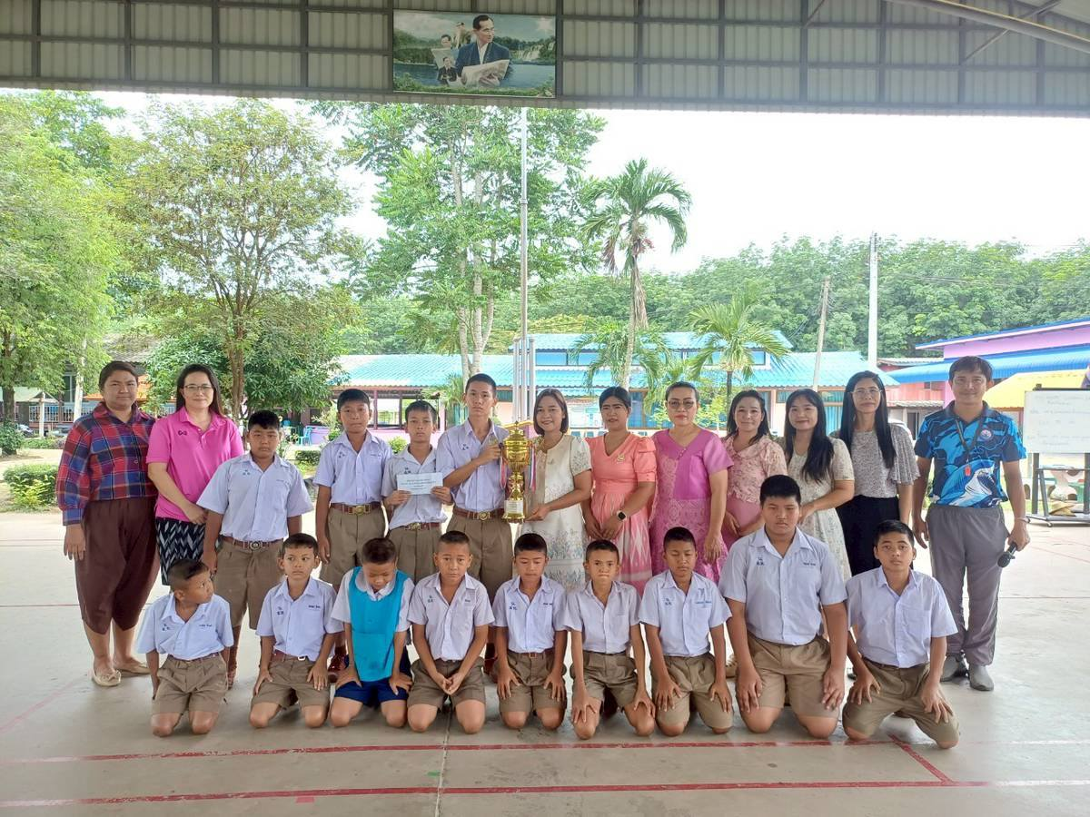 กิจกรรมสร้างขวัญและกำลังใจให้กับคณะครูและนักเรียน กิจกรรมสร้างขวัญและกำลังใจให้กับคณะครูและนักเรียน